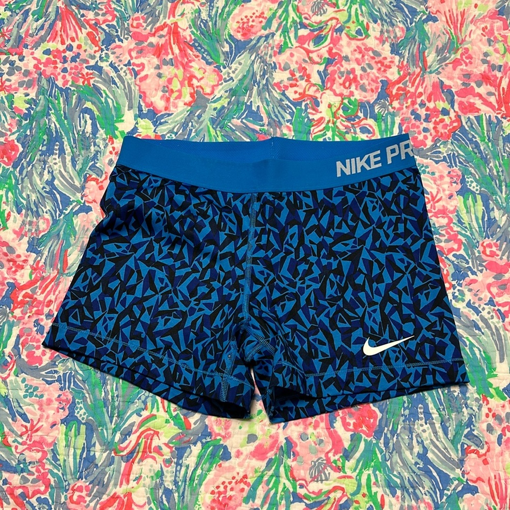 NWOT Nike Pro shorts size large blue